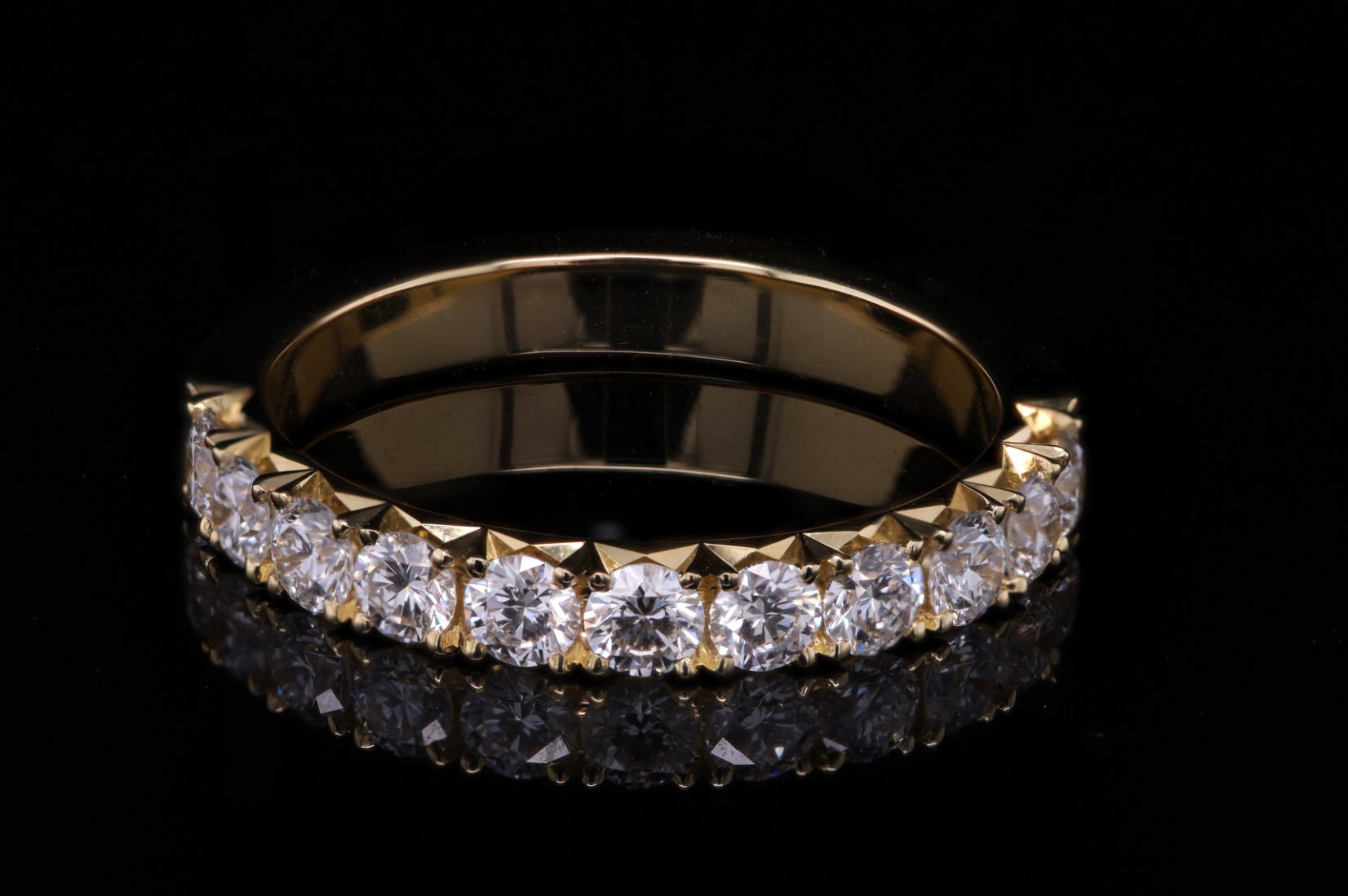 Castle set diamond ring with fishtail detail